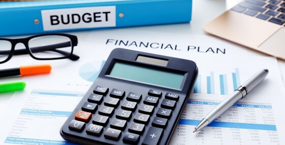 Konuşmacı Seçiminde Bütçe Planlaması: Etkinlik Bütçenizi En İyi Nasıl Yönetirsiniz?)