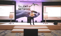 Emre Mutluay - Mercedes Talent Network / 01