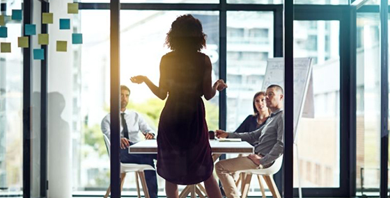 Liderlik Türleri: Farklı Liderlik Yaklaşımları ve Stilleri)