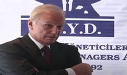 Ediz Hun Konuşma Performansı