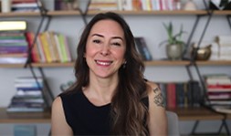 Deniz Bağan kimdir? Kendi anlatımıyla değerleri, zorlanmaları, iyileşmeleri bu sohbette!