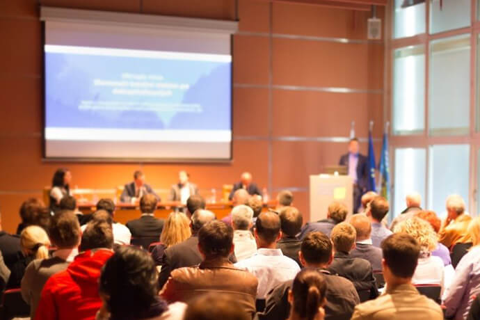 Konferans Organizasyonu Yapmak
