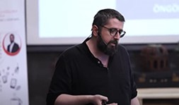 Akan Abdula | Algoritmalar Bizi Öngörülebilir Hale Getiriyorlar