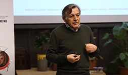 Speaker Agency | Bekir Ağırdır - Karşımızda Hızla Değişen Başka Bir Hayat Var.