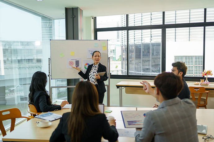 Sürekli Öğrenme Kültürü Nasıl İnşa Edilir? Tek Seferlik Eğitimlerin Ötesine Geçmek690x460