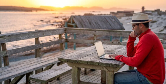 Dijital Nomad Yaşam Tarzı: Yolda Çalışmanın Sanatı ve Bilimi)