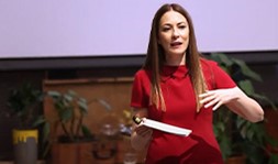 Özlem Güsar | İnsanlar Mutlu Oluyorlarsa Alışveriş Yapıyorlar