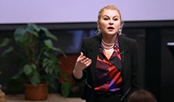 Prof. Dr. Deniz Ülke Arıboğan I Duvarlar Beraberinde Pek Çok Şeyi Baskılar!