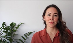 Şükrederek yaşayın, mutlu hissedin! Deniz Bağan bir farkındalık çalışması olarak şükranı anlatıyor!