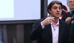 Özer Koç | Buradan Fikir Üretme Kalk Git Yanlarına Sor