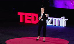 Smokinin Cinsiyeti | Itır Erhart | TEDxIzmir