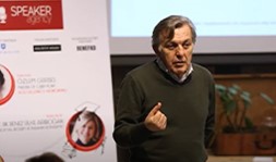 Speaker Agency | Bekir Ağırdır - İnsanlar Markalardan Hız ve Güç İstiyor